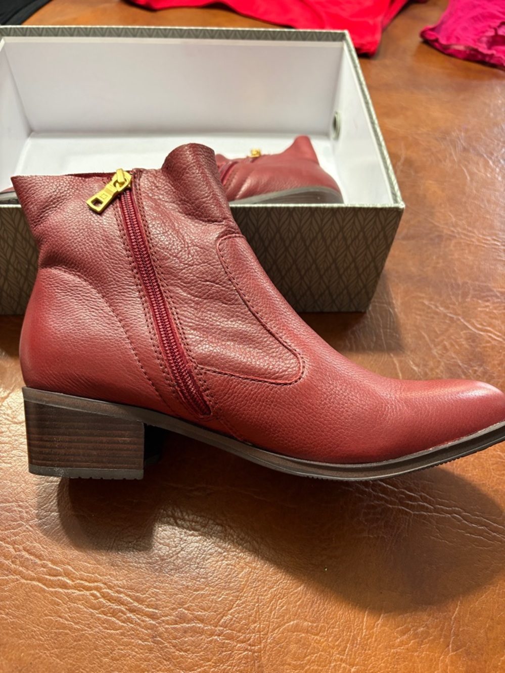 BareTraps Red Leather Ankle Booties with Side Zip NWB 8.5 - Picture 2 of 7
